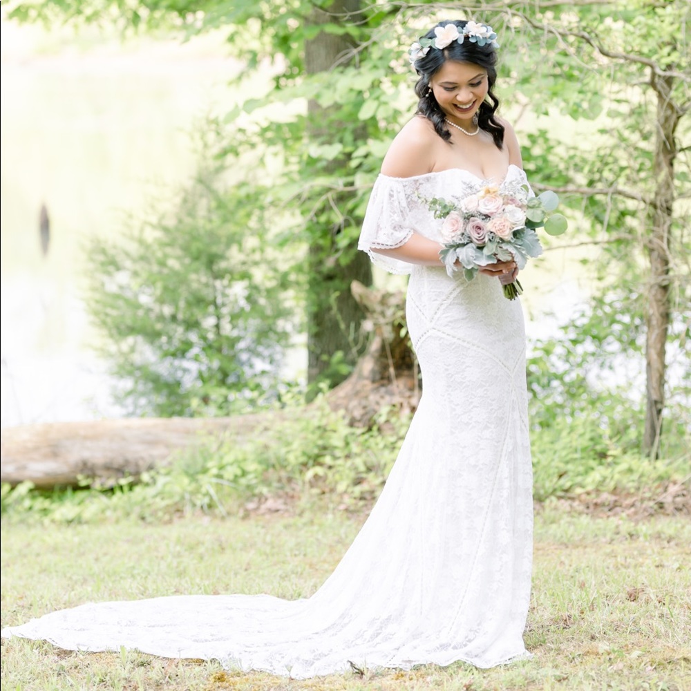 Dreamers & Lovers Lizzy Off-Shoulder Lace